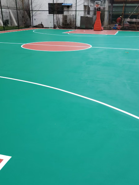 南溪 球场长期使用易出现地面开裂